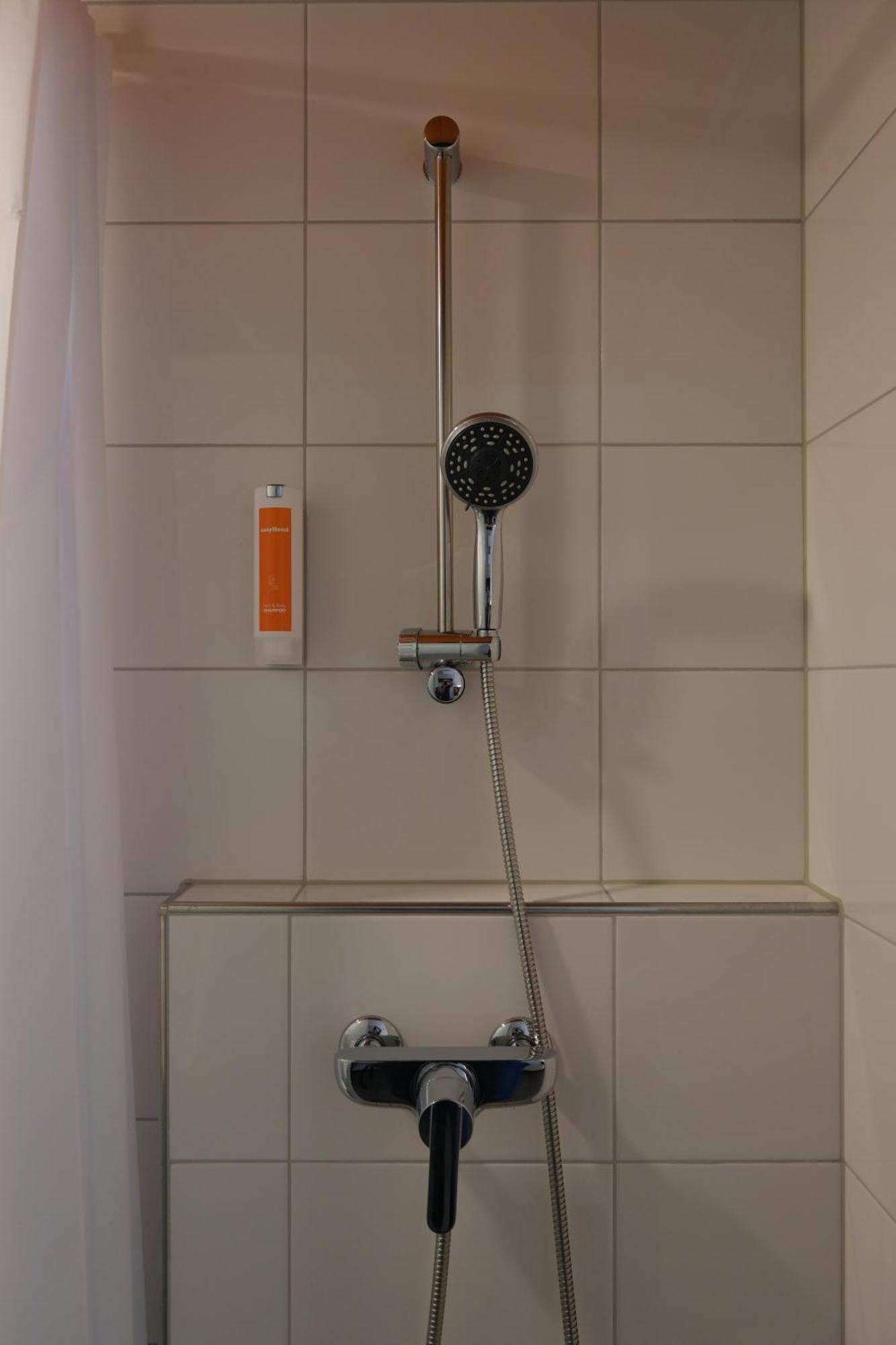 Easyhotel Zuerich Main Station Habitación foto